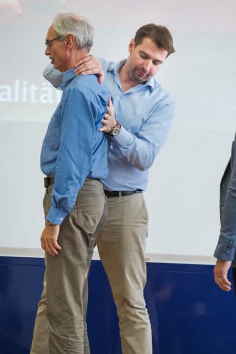 Vierter Schritt der Quantenheilungs Anleitung: beide Hände spüren